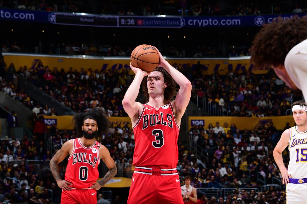 用一记贴地 用一记贴地