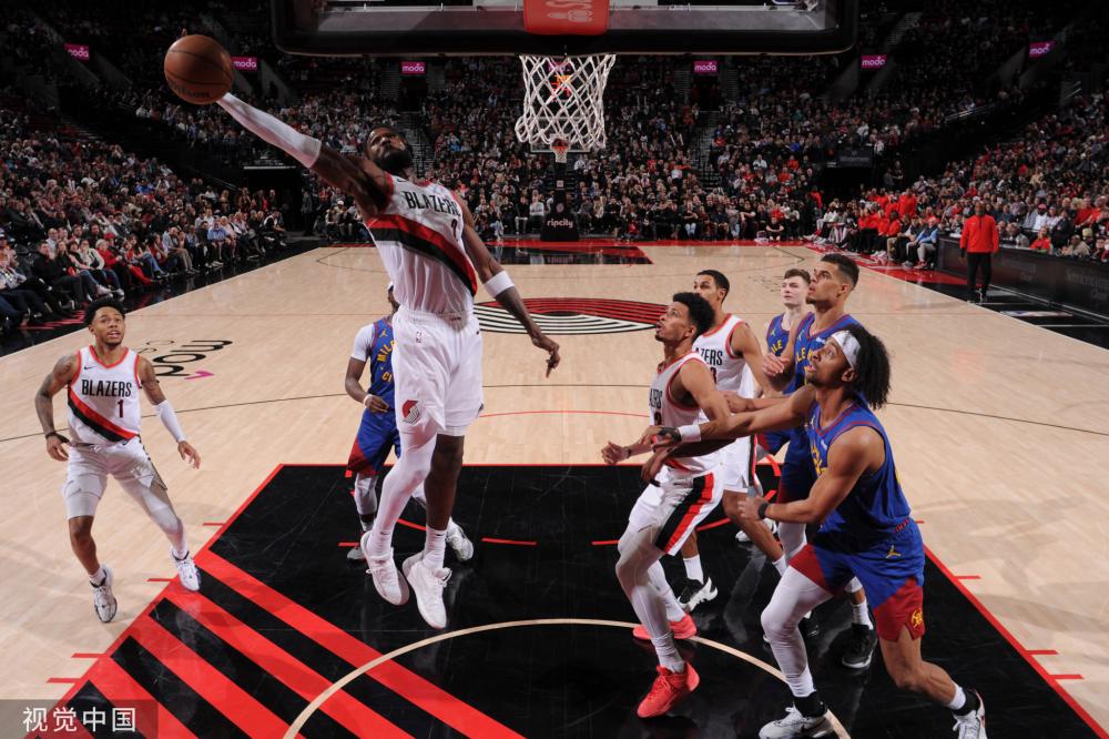 表现出惊人 表现出惊人