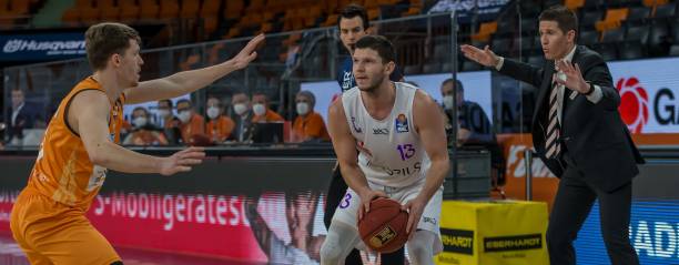 然而塔图姆 然而塔图姆