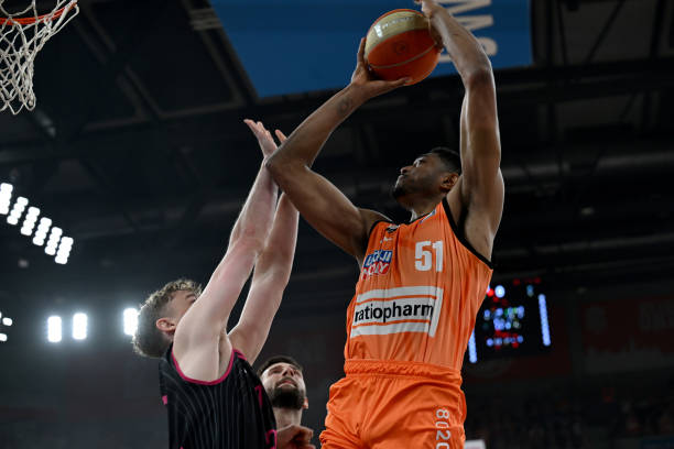 过姆巴佩留 过姆巴佩留